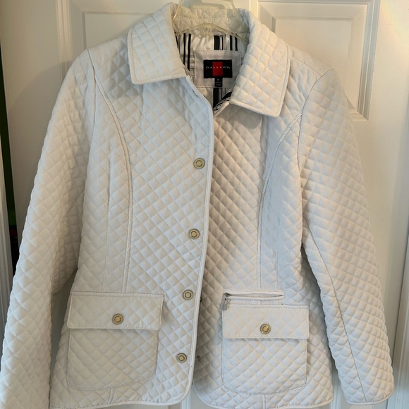 STAY WARM & COZY Women's Quilted White Jacket - Picture 10 of 12